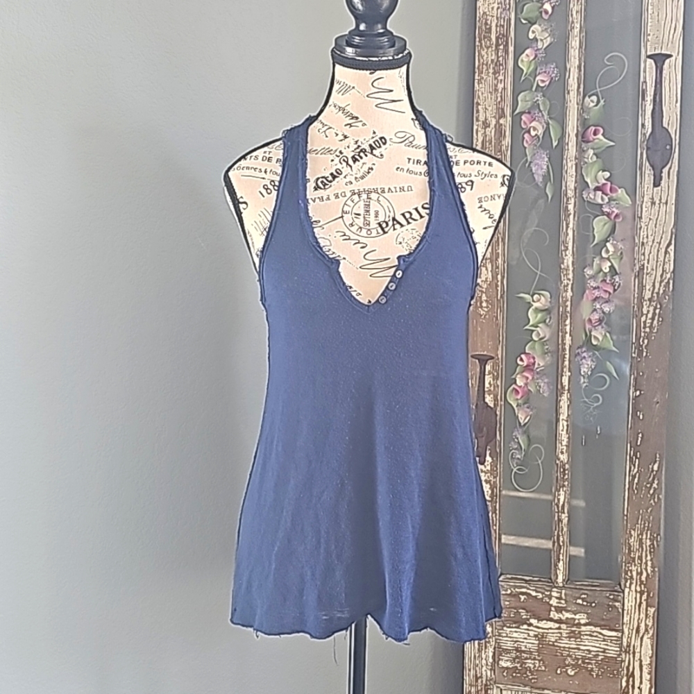 DISTRESSED KNIT TANK. TOKYO DARLING NAVY BLUE. SIZE XS